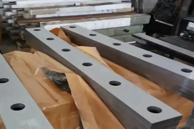 Blade Installation and Clearance Adjustment